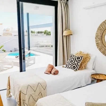 Private With Heated Pool In 1 - Lanzarote * Коста Бланка