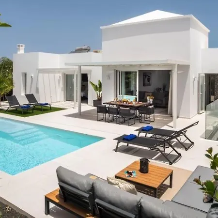 Private With Heated Pool In 1 - Lanzarote Коста Бланка